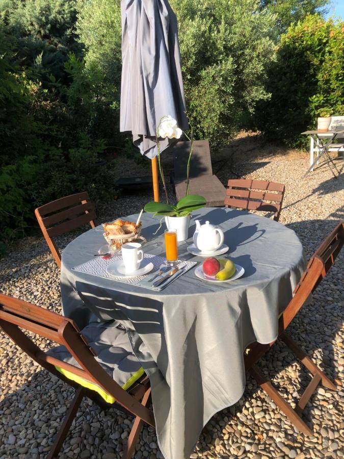 Le Cigalon Bed & Breakfast Mallemort Exterior photo